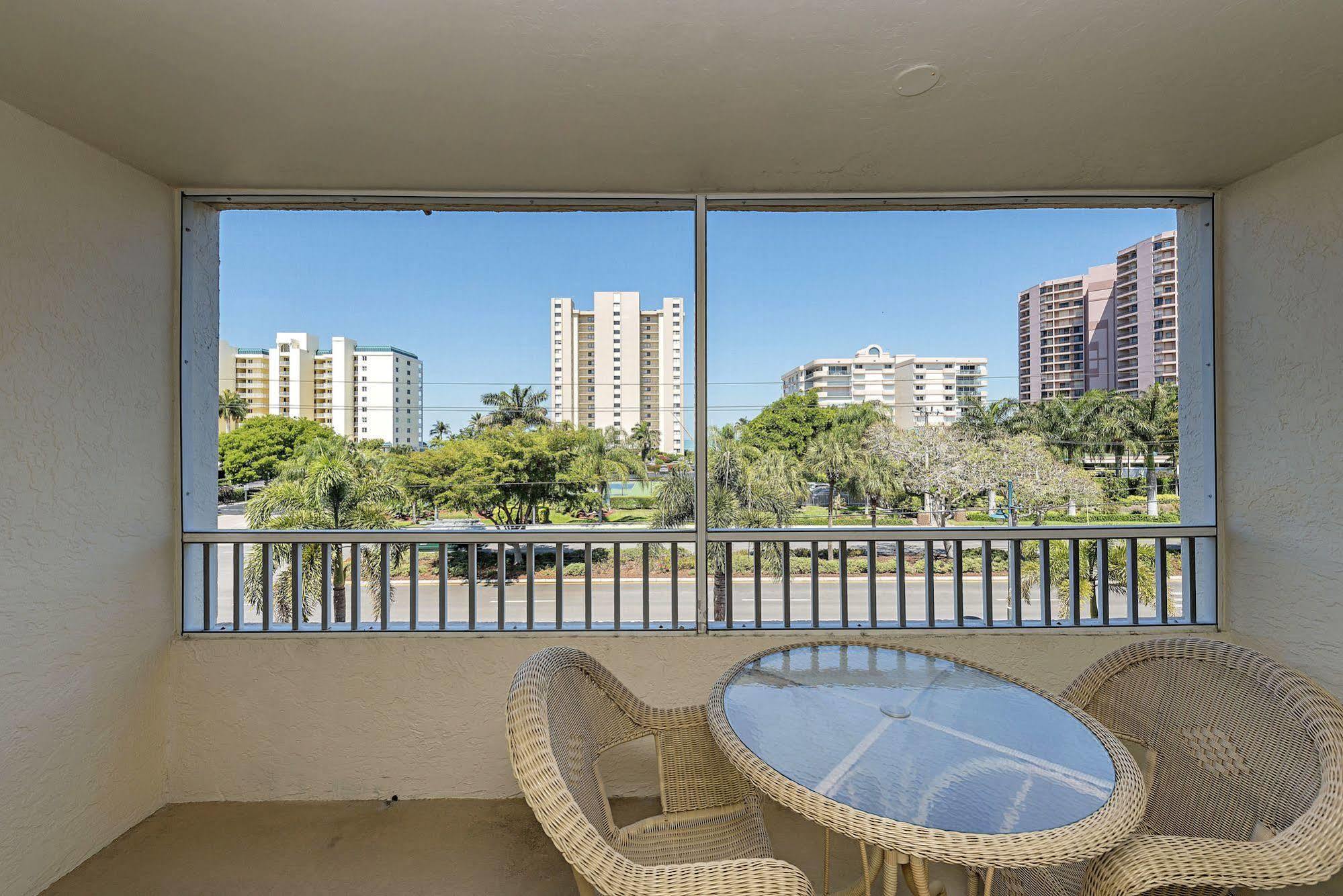 Marco Beach Vacation Suites Caxambas 外观 照片